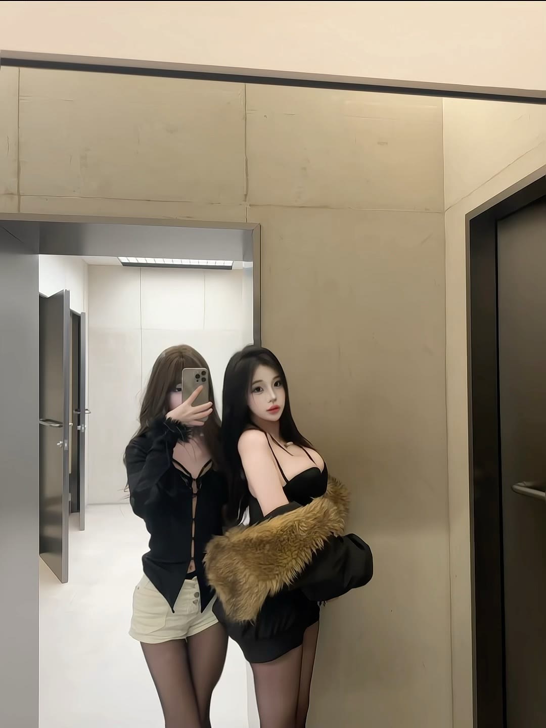 
abiyy,时尚闺蜜：魅力碰撞的瞬间
-纯欲Mvp
-第2
张图片